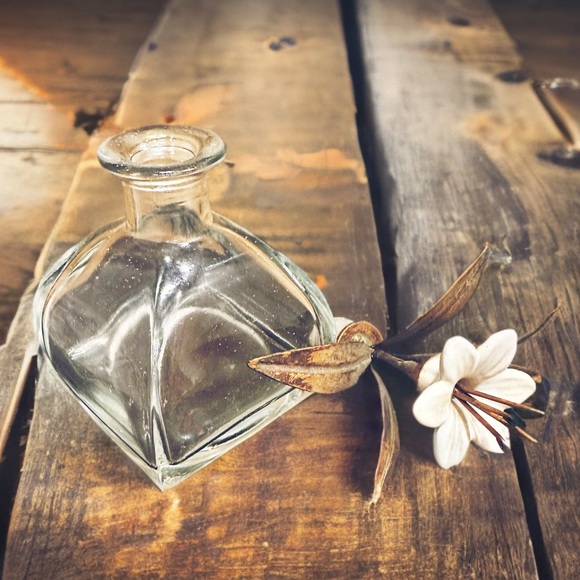 [ 2 FOR $40 ] GLASS BOTTLE WITH METAL & CERAMIC FLOWER BOTTLE STOPPER - Picture 7 of 13